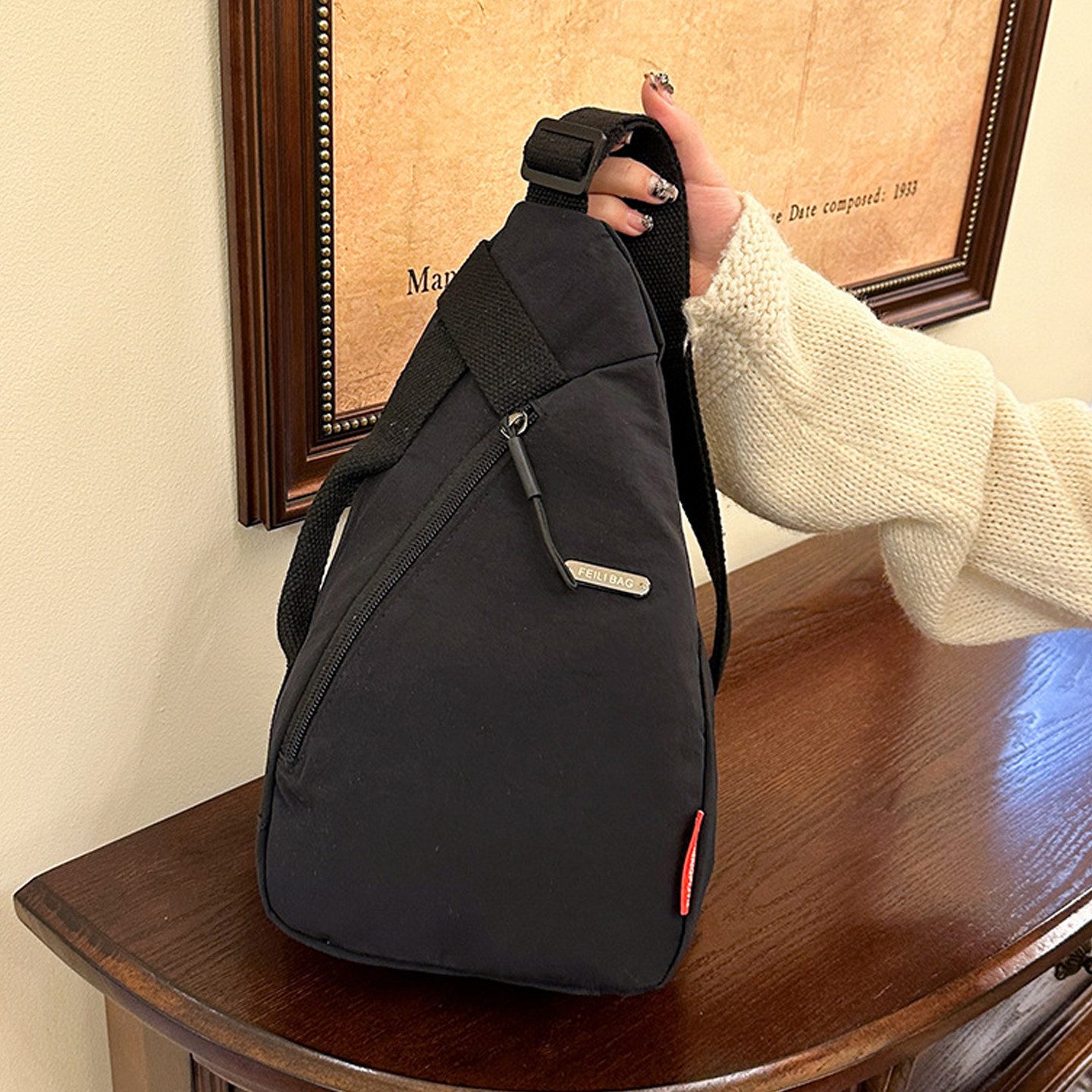 学生胸包男女同款纯色百搭水滴包户外运动骑行斜挎后背包上课逛街