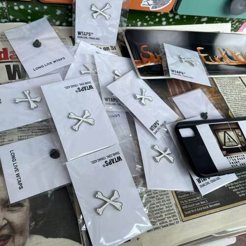 日潮WTAPS骨头胸针徽章蝌蚪同款