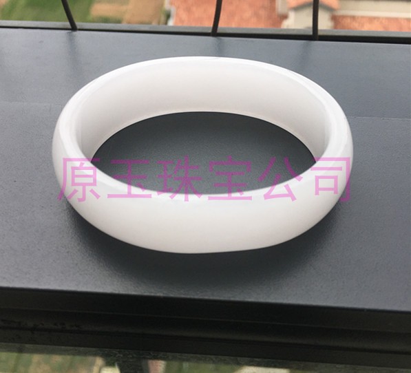 时尚百搭气质爆款羊脂白椭圆形贵妃手镯女款镯子54-58mm送礼佳品