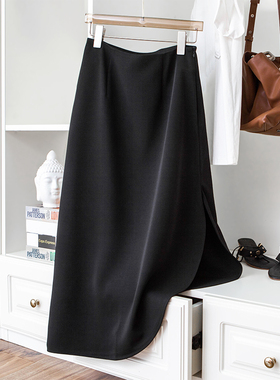 一边直角一边圆角不规则设计 极简好品质 滑爽垂坠黑色中长半身裙