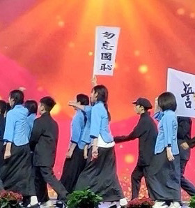 五四运动刀旗白色布条幅黑字横幅舞台剧标语定制旗帜54小竖旗道具