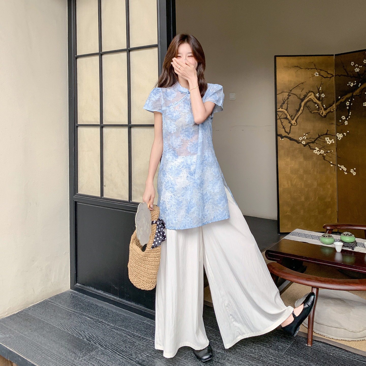 新中式巨好看的夏天套装女2025新款国风刺绣盘扣上衣阔腿裤两件套