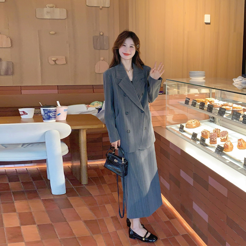 灰色高级感西装套装裙女2025春季新款韩系轻熟风气质半身裙两件套