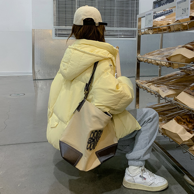 粉色今年流行羽绒服短款