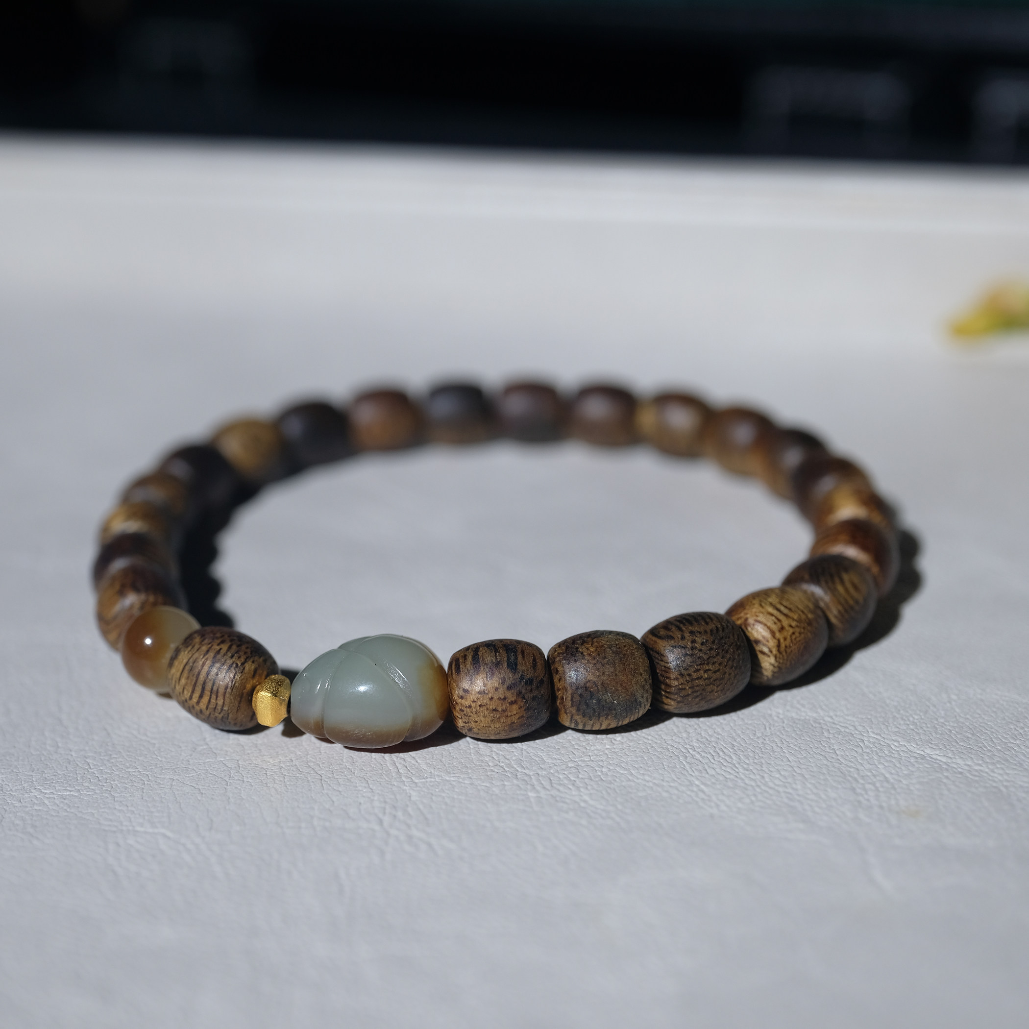 住朴-奇楠沉香搭配18k黄金配新疆且末料翁仲老型直切手串