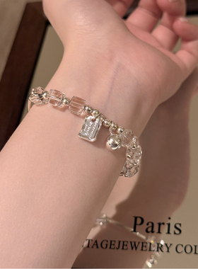 水晶铭牌手链女轻奢小众高级感精致手串时尚学生党闺蜜弹力绳手饰