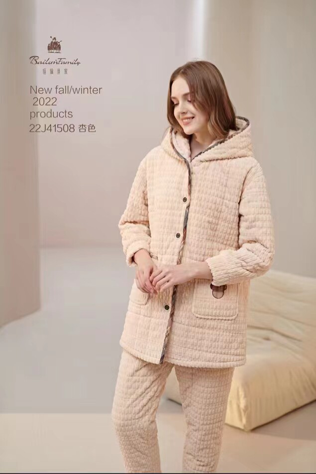 佰伦世家冬季女睡衣连帽三层加厚牛奶绒家居服时尚甜美套装41508