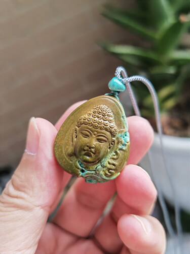 收藏级孤品一念之间吊坠 巧雕佛魔挂件 特色俏色玉坠31×26×16mm