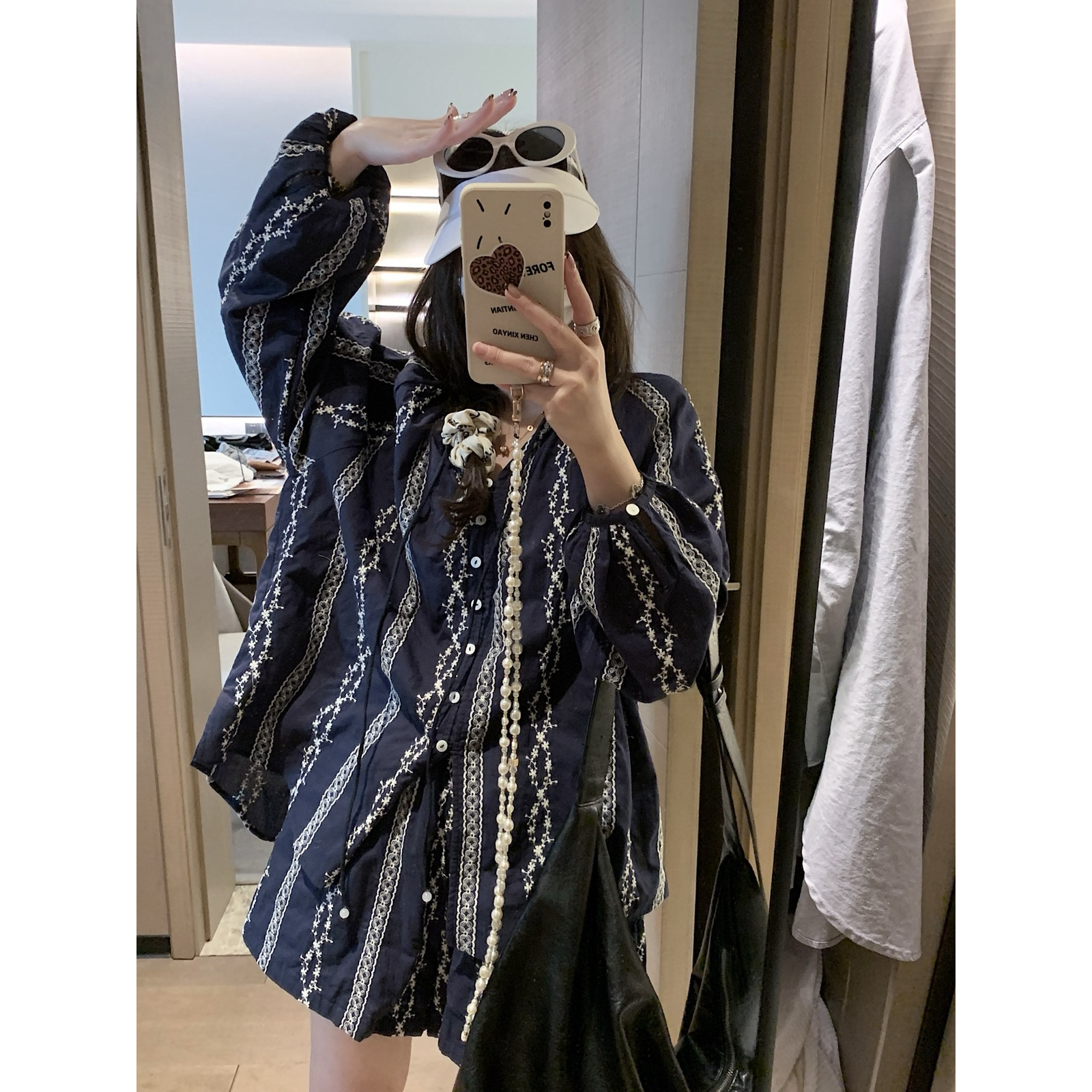 显白高级的套装刺绣衬衫+刺绣休闲短裤套装  25108#  SYYY