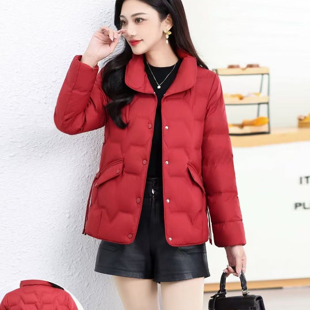 红色立领短款轻薄白鸭绒羽绒服2025年秋冬新款中老年妈妈洋气外套