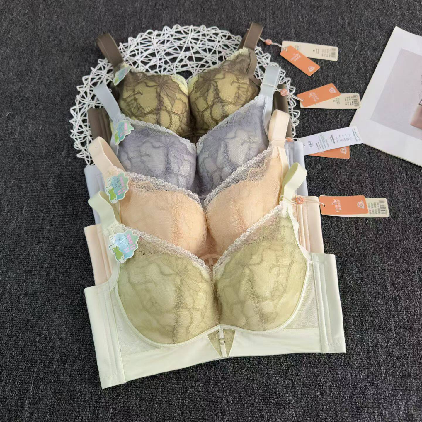 BC通杯薄聚拢收副乳调整型内衣女防下垂侧收无钢圈丝滑舒适文胸