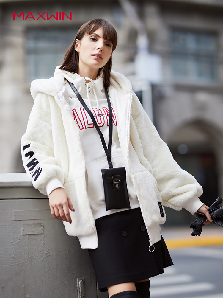 Maxwin 马威 18年冬季新款 仿羊羔绒宽松保暖女式连帽外套 聚划算+天猫优惠券折后￥189包邮（￥269-80）2色可选