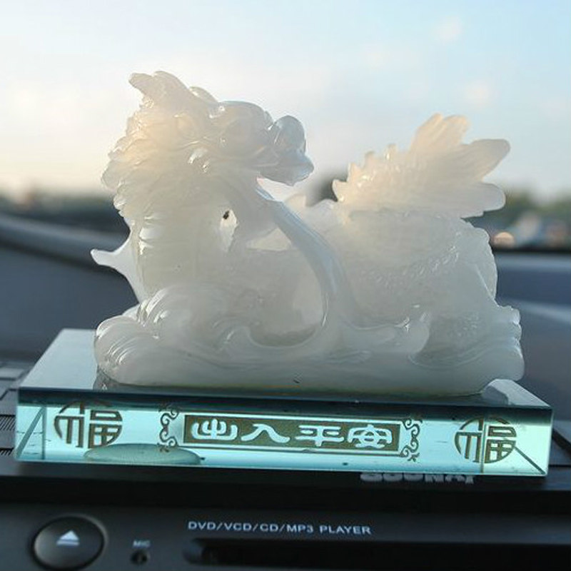 车载摆件龙年吉祥物2024新款汽车香水香薰车内饰品摆件黄龙白龙