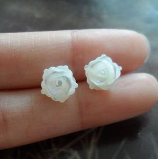 手工银 曼谷银 镀白金简约白牡丹好运母贝耳钉0.8cm 925纯银 泰银