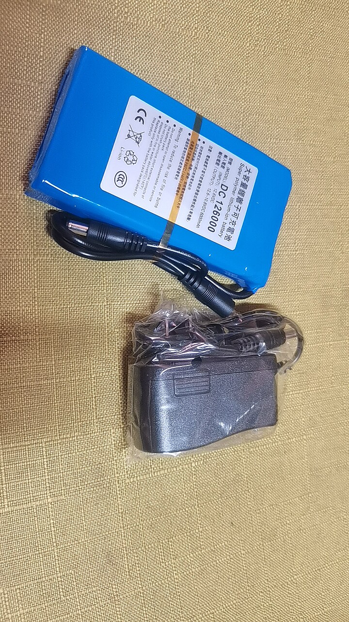 12伏6000毫安锂电池 ，耐用轻便