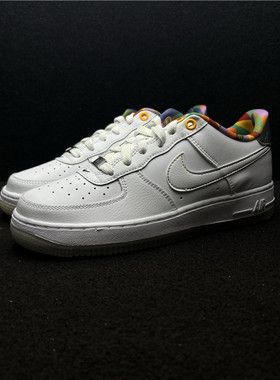 耐克 Nike AIR FORCE 1 GS 女子大童低帮运动休闲板鞋 FN8912-111