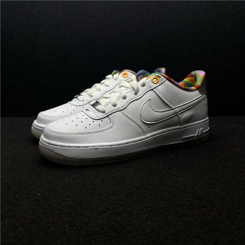 耐克 Nike AIR FORCE 1 GS 女子大童低帮运动休闲板鞋 FN8912-111