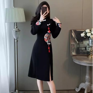 大码女装300斤改良旗袍新中式连衣裙刺绣春秋冬季显瘦中长款裙子