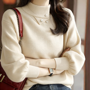 轻熟简约风高领纽扣针织衫女红色气质高级感毛衣上衣