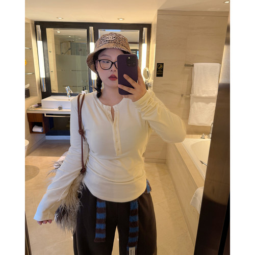 阿周家大码微胖【wan能舒适区】内里抓绒一排扣显腰细打底衫女冬 - 封面