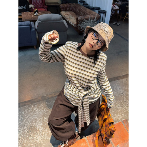 阿周家大码微胖美学家复古条纹腰带棉感T恤女胖MM设计感百搭上衣