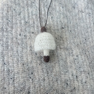 原创设计竹荪蘑菇手工钩针编织挂脖项链小众配饰精致毛衣链针织女