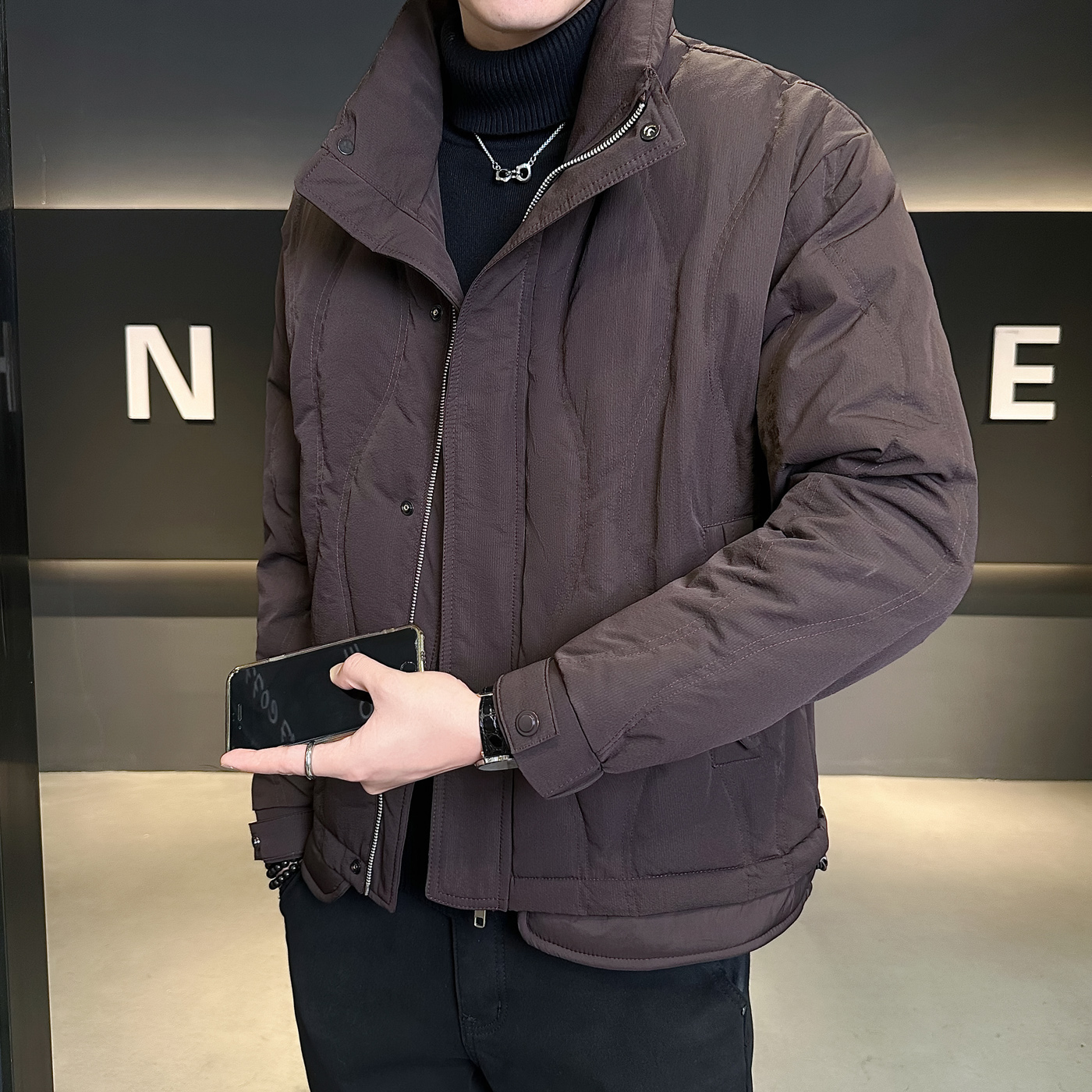 羽绒服男高级感冬季外套2025新款潮牌痞帅轻薄保暖修身外套男冬装