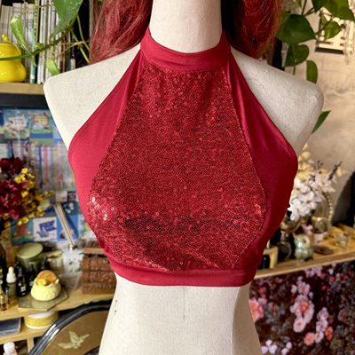 2025新款红色亮片挂脖吊带内搭外穿部落融合choli肚皮舞露肩上衣