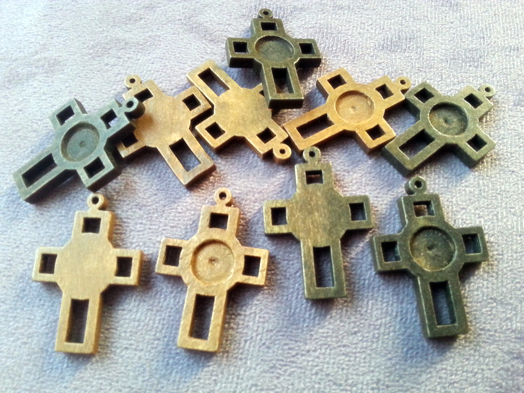 24x34mm韩式方形镂空十字架diy饰品手工串珠材料配件 木质吊坠