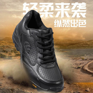 君洛克D18004小刺猬战术鞋男多功能导电鞋黑色耐磨牛皮作战鞋减震