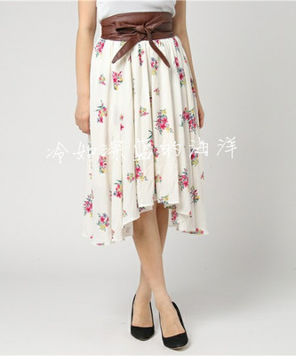 日本甜美风花朵印花燕尾半身长裙