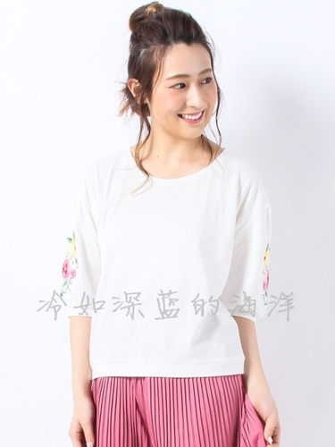 日本绣花黑白气质简约圆领套头宽松休闲中袖短袖T恤女装夏季新款