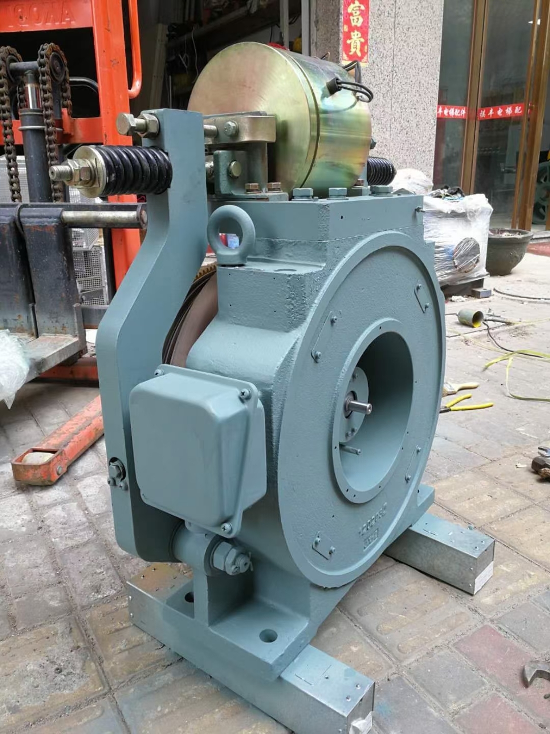 永磁同步无齿轮曳引机 GST2a-M150G 电梯曳引机 电梯上行提升主机