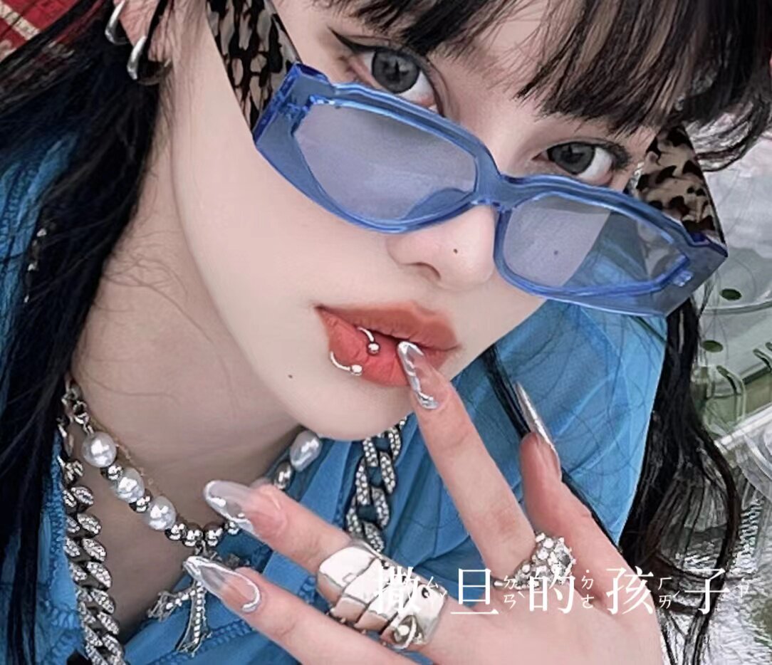 SATANS KID BABES JUST NEED LIP RINGS HORSESHOE RINGS C-RINGS LIP STUDS REPLACEMENT NAILS EAR BONE STUDS PIERCINGS