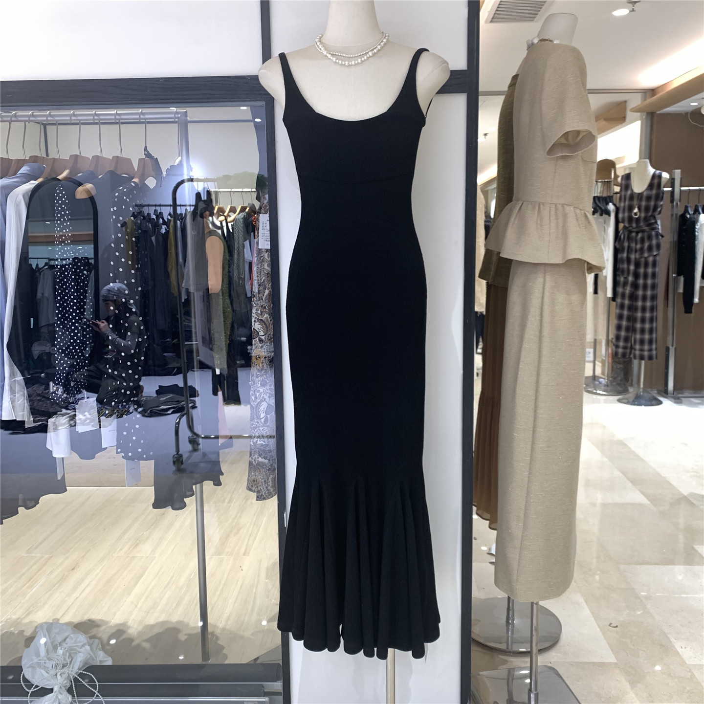 打底鱼尾长裙女2026春季新款韩版轻奢复古弹力修身性感吊带连衣裙