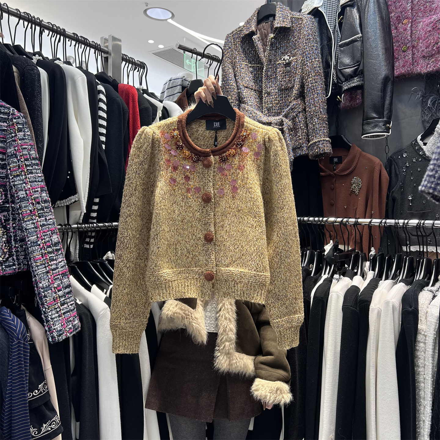 重工钉珠百搭毛衣短外套