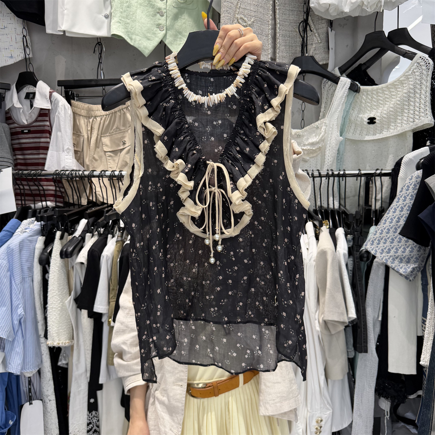 甜辣风荷叶边碎花吊带背心女2026夏季新款V领系带显瘦外穿上衣