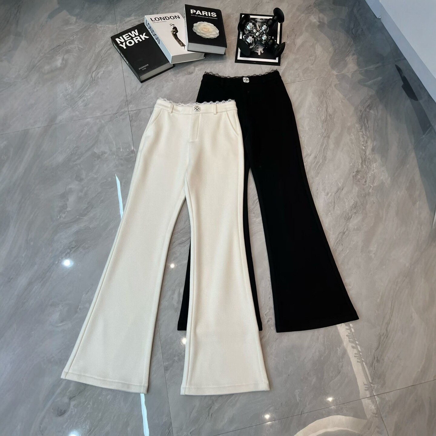 2025冬季新款打底微喇裤女韩版蕾丝拼接修身显瘦加绒保暖休闲裤