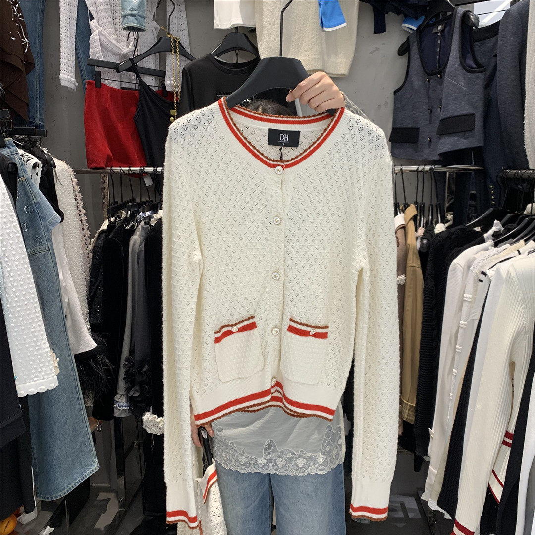 2026春季新款外穿毛衣女设计感条纹拼接单排扣百搭镂空针织上衣