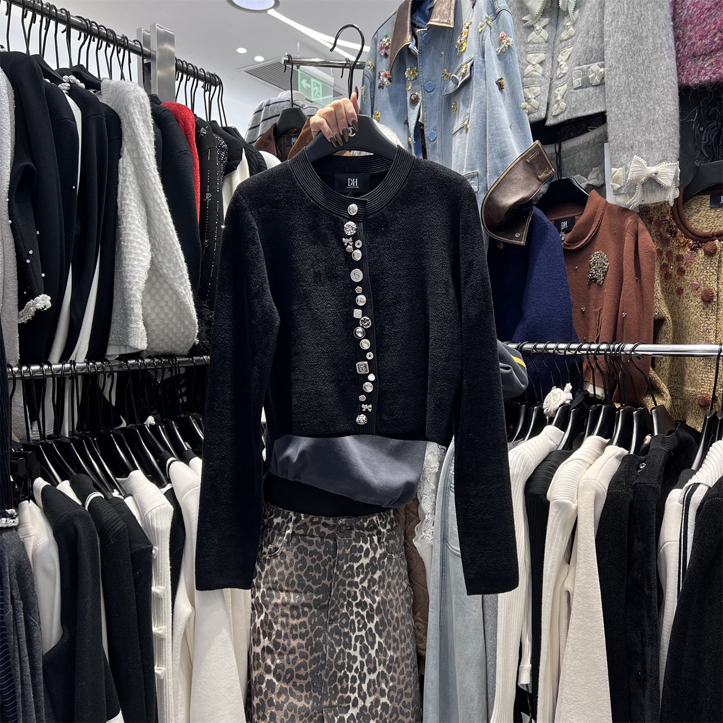 2025冬季新款小众设计高级感重工钉珠单排扣百搭气质小香风短外套,女装/女士精品,短外套,淘宝优惠券,粉丝福利购,淘宝优惠卷