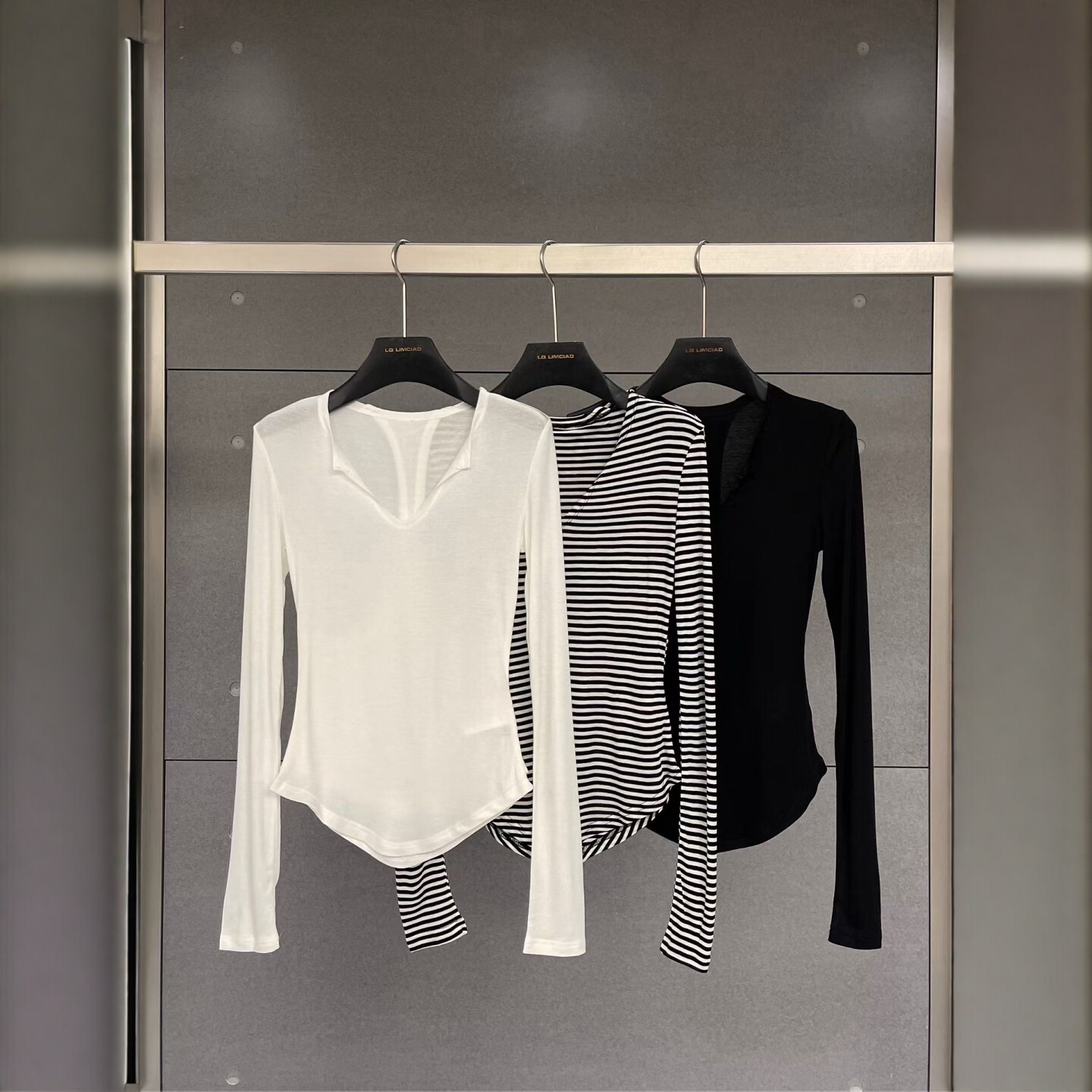 欧洲站2026春季新款小众设计V领套头辣妹风修身显瘦百搭长袖T恤女