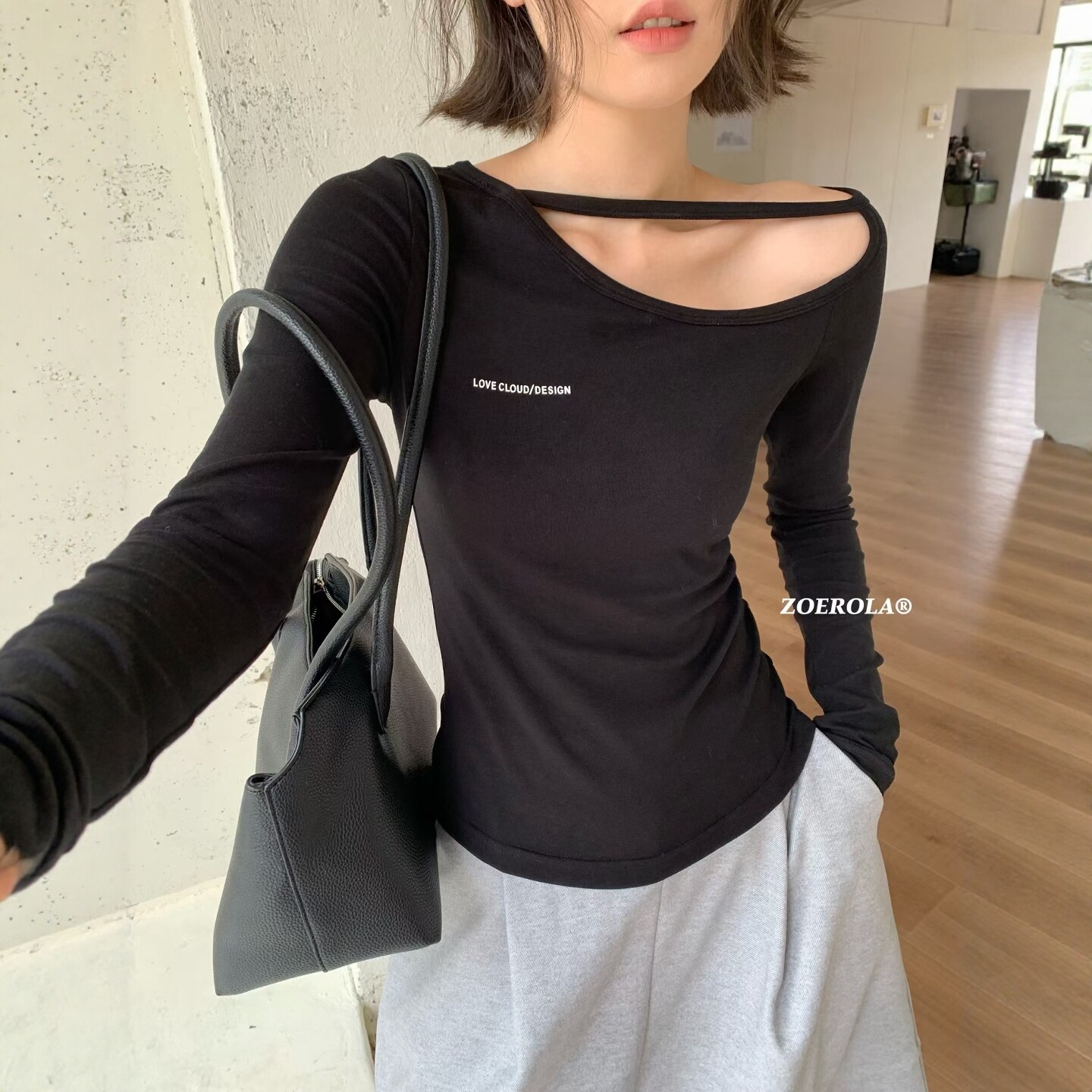 字母印花性感露肩长袖T恤女