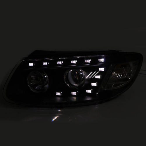 06-12新胜达前大灯总成改装