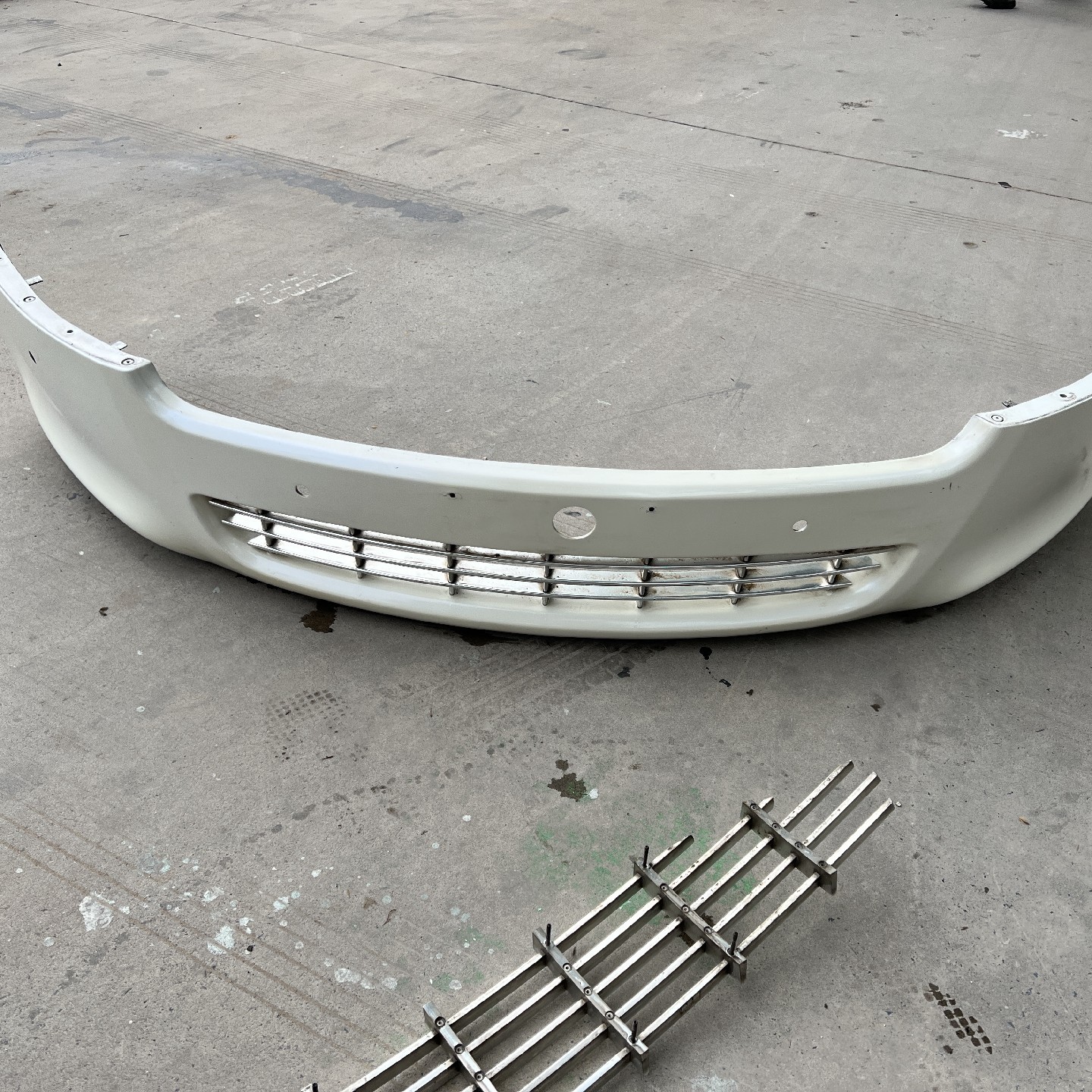 阿斯顿马丁拉皮德Rapide前杠