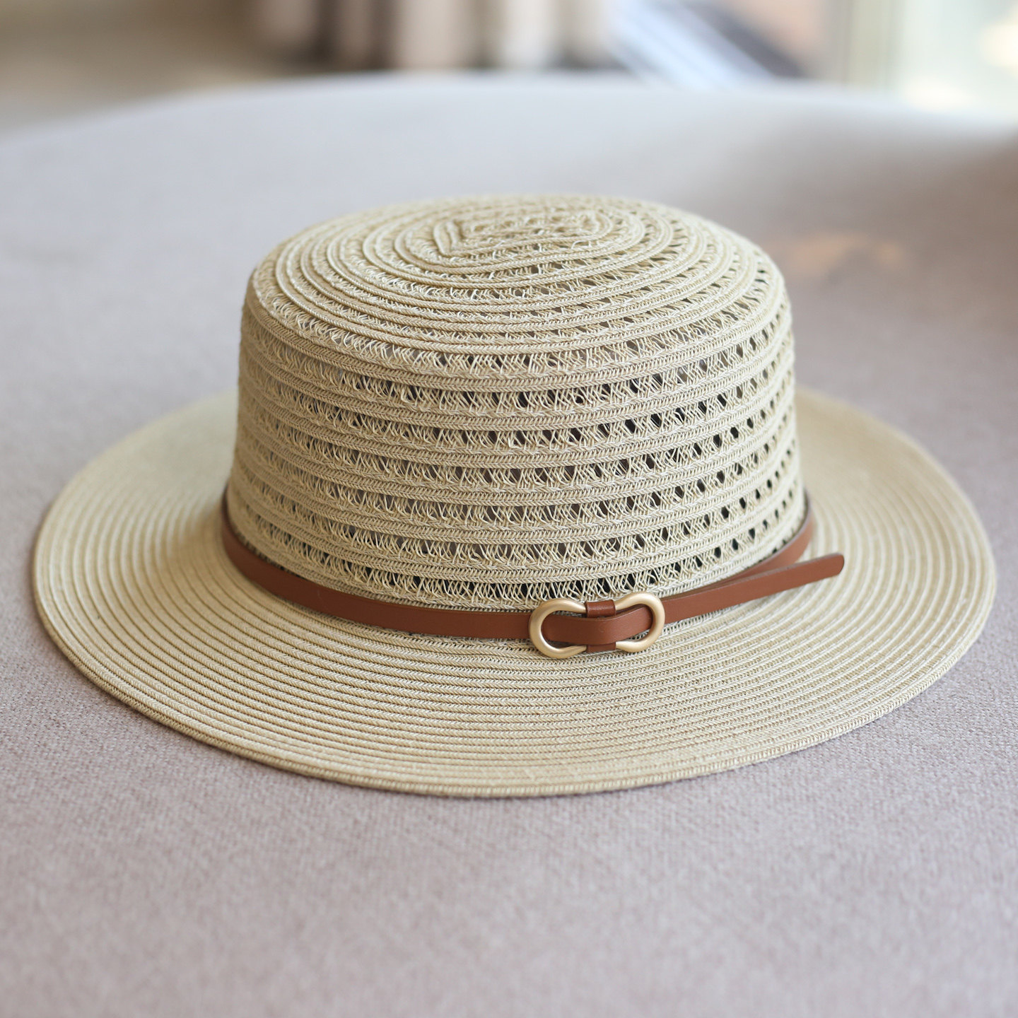 新款春夏男女镂空细草草编海边度假简约遮阳时尚百搭草帽平顶帽