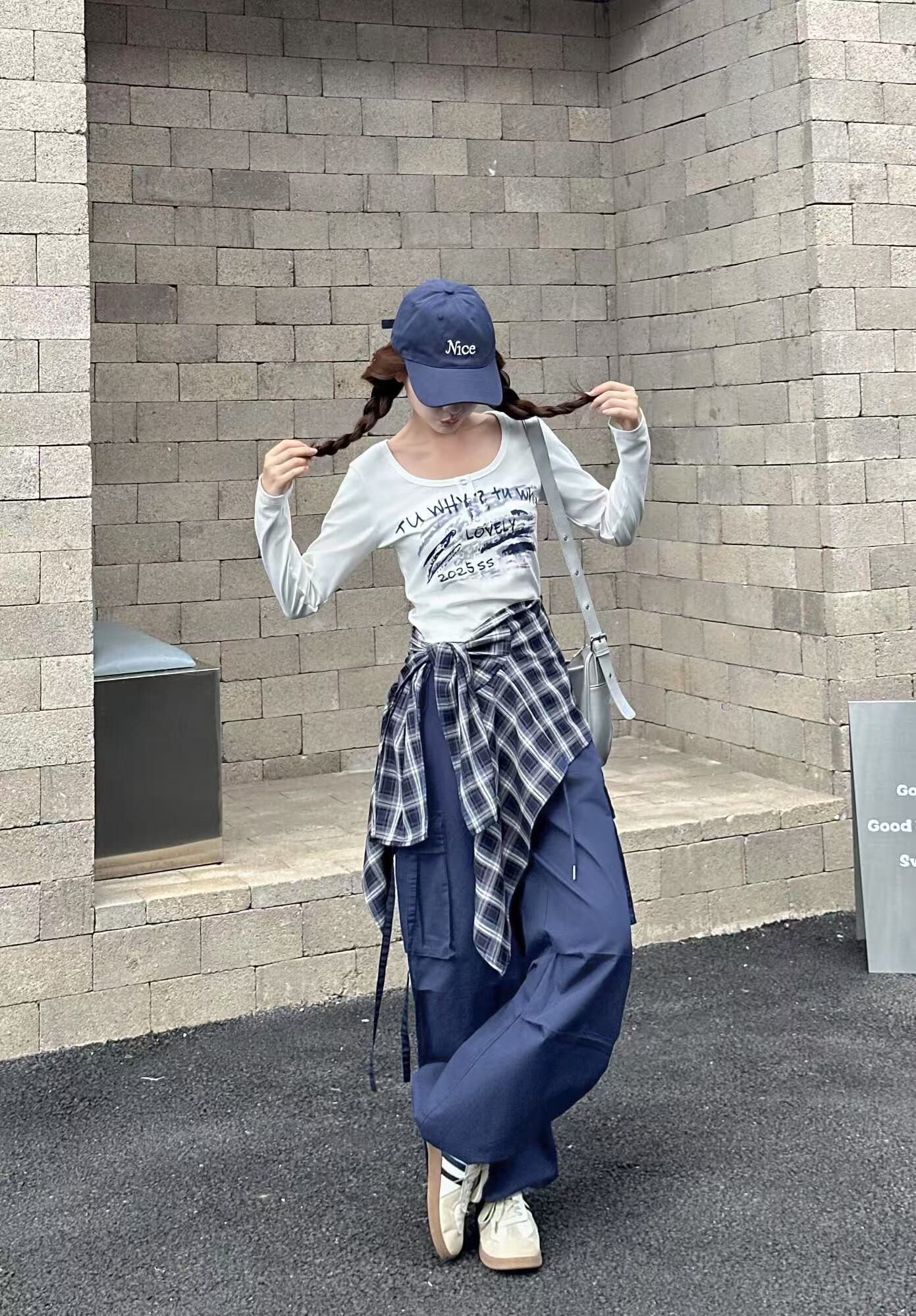 韩版格子披肩字母印花长袖T恤阔腿裤三件套女2025秋季工装裤套装