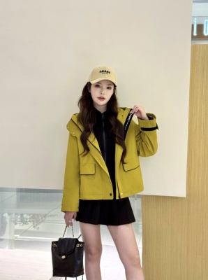 三合一连帽冲锋衣工装外套女短款2025秋冬新款时尚洋气休闲两件套