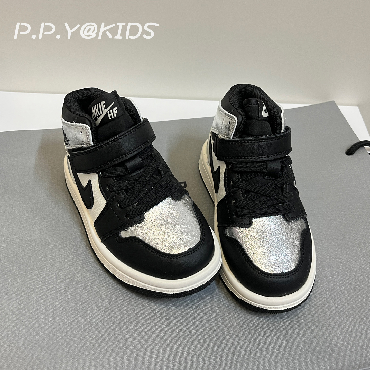 新款高帮秋款儿童运动板鞋