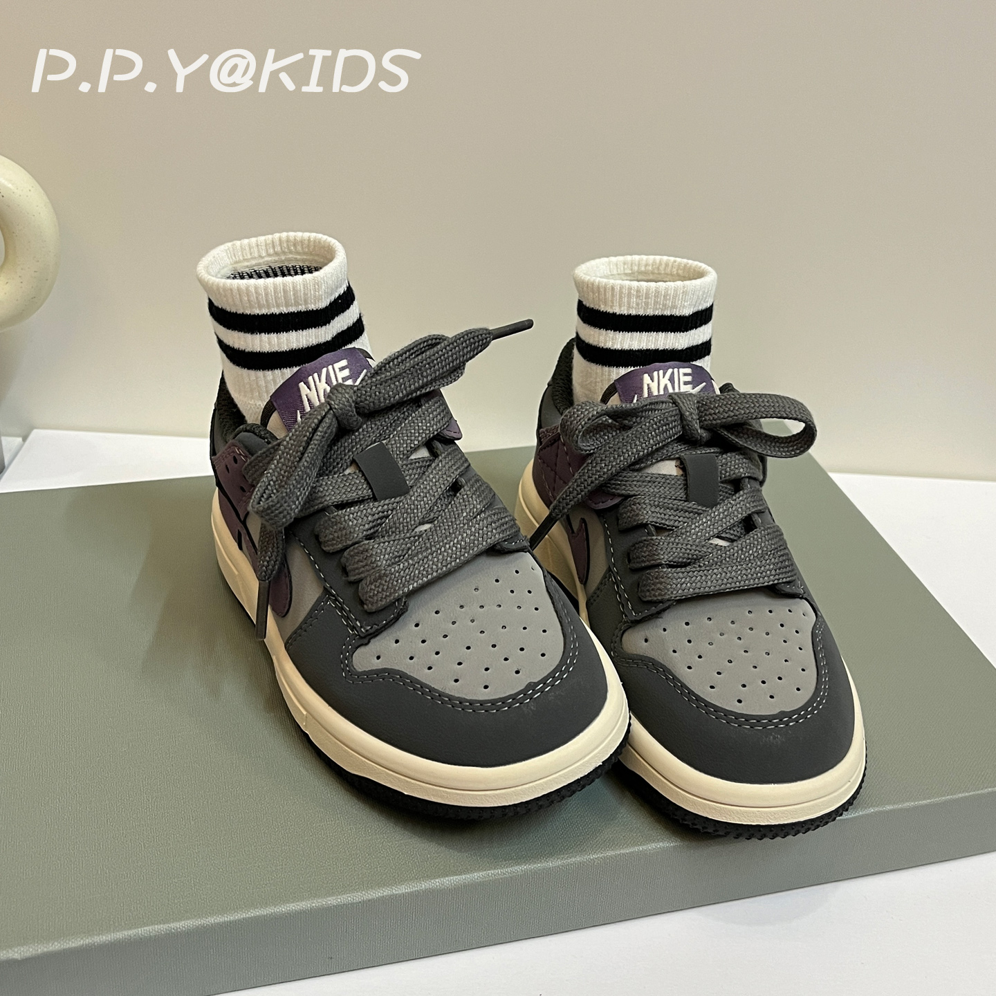 爆款深灰紫秋冬低帮儿童运动鞋