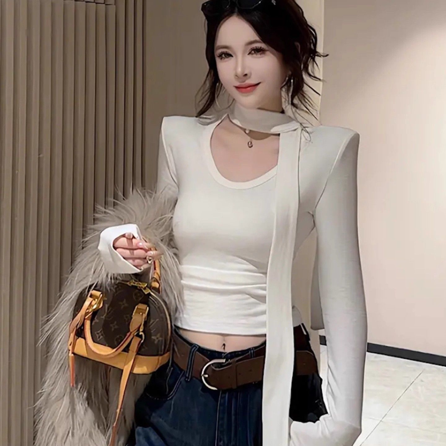 大码女装韩系飘带U领短款上衣秋冬季新款修身褶皱磨毛加绒长袖T恤